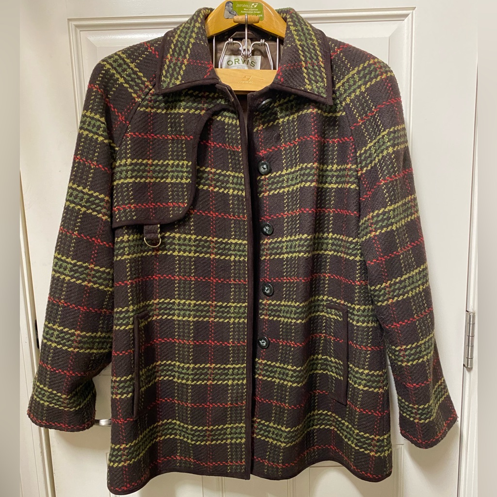 Orvis Satin-Lined Hunting Jacket. Gun Flap Across Right Shoulder. Women’s Size M